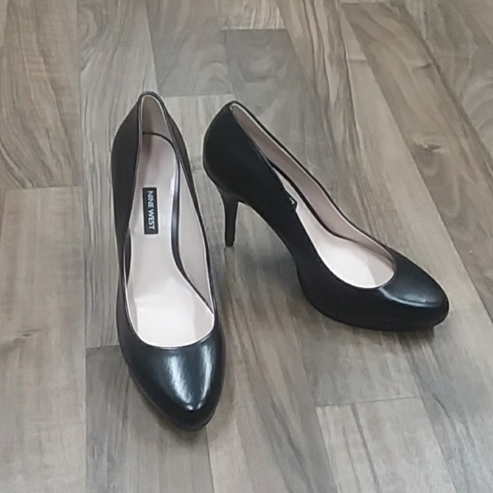 Nine West Women's Leather Dress Pumps - Picture 2 of 4